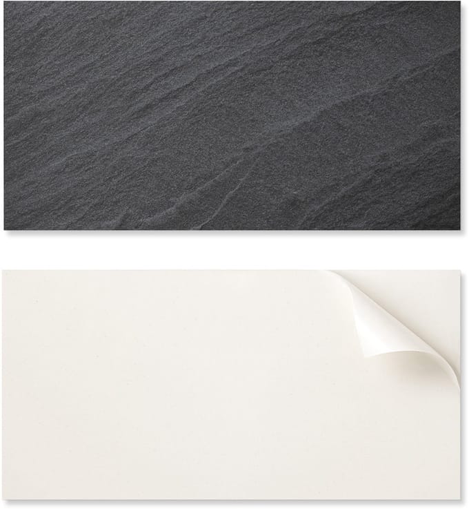 Zelfklevend vinylpaneel met print, 100x50 cm, met natuursteenstructuur.