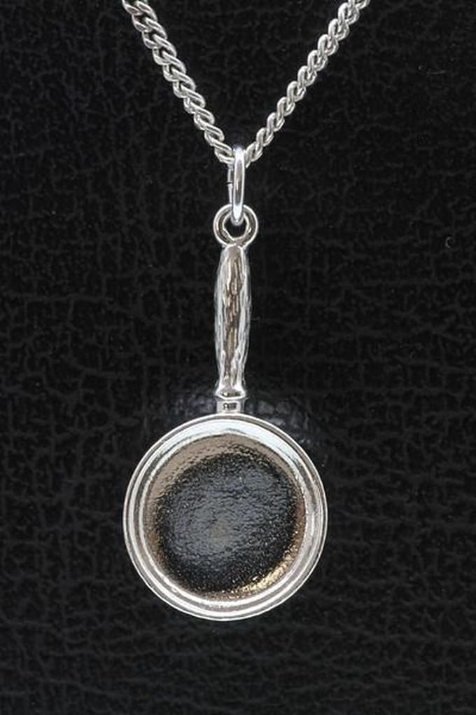 Zilveren Koekenpan ketting hanger