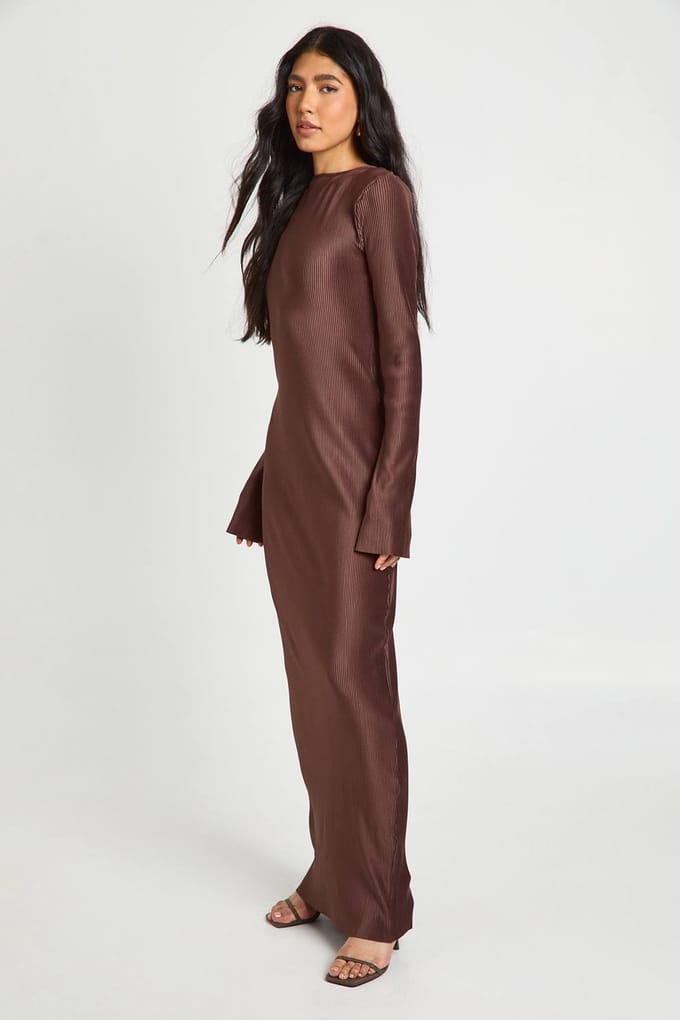 boohoo Dames Tall Plisse Wijdvallende Mouw Kolom Maxi Jurk | Chocoladebruin | Maat: 34