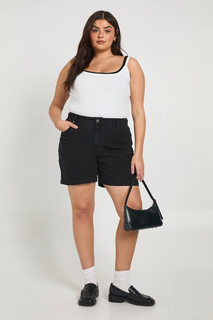 boohoo Dames Plus Boyfriend Denim Short | True Black | Maat: 54