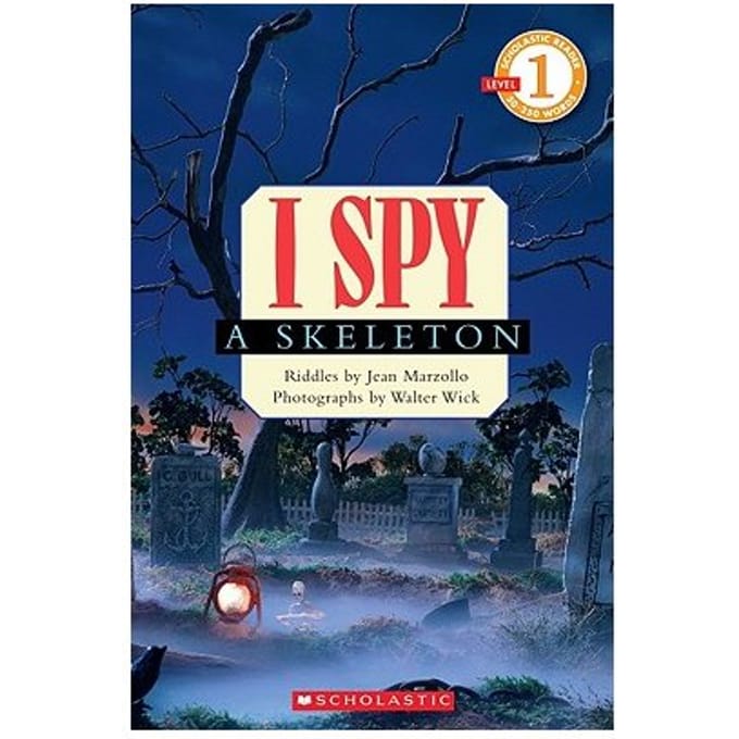 Scholastic Reader Level 1: I Spy A Skeleton - Jean Marzollo