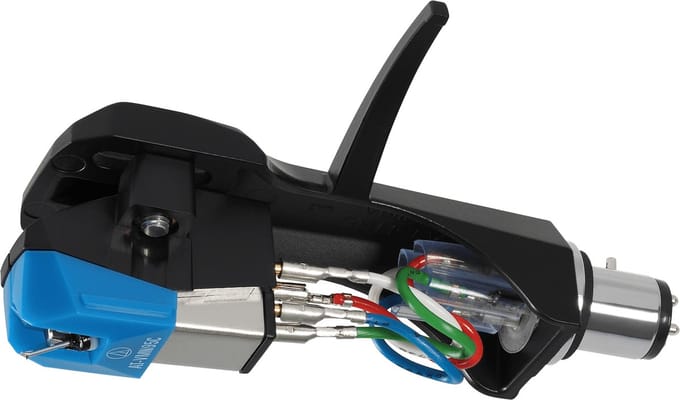 Audio Technica AT-VM95C/H MM cartridge gemonteerd op headshell, sferische stylus