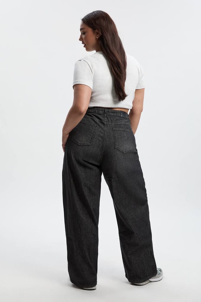 boohoo Dames Plus Basic Boyfriend Jeans | Washed Black | Maat: 28/32L