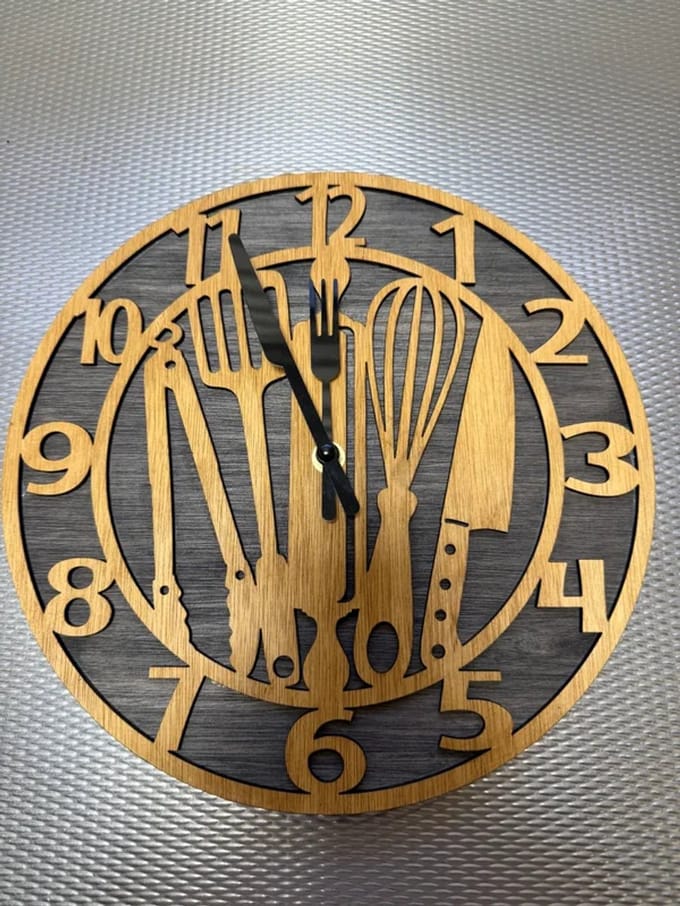 Keuken klok hout met bestekwijzers