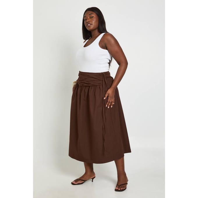 boohoo Dames Plus Poplin Rok Met Strikceintuur Midaxi Lengte | Chocoladebruin | Maat: 52