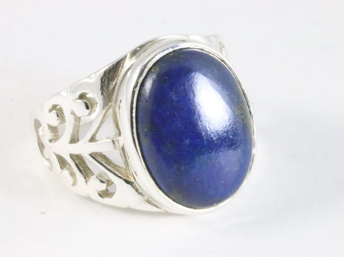 Opengewerkte zilveren ring met lapis lazuli - maat 21