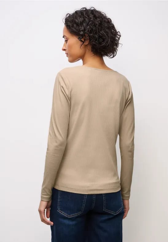 Shirt met hartvormige halslijn
