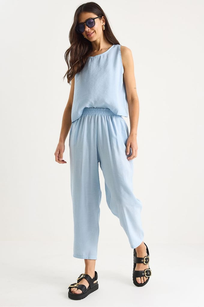 Mouwloze Crew Neck Blouse en Carrof Fıt Broekset