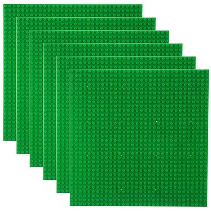 6 pièces 32x32 Briques de construction de base de plateforme idéales pour les tables d'activités sont assemblées sur des accessoires en coussin. 32x32 green