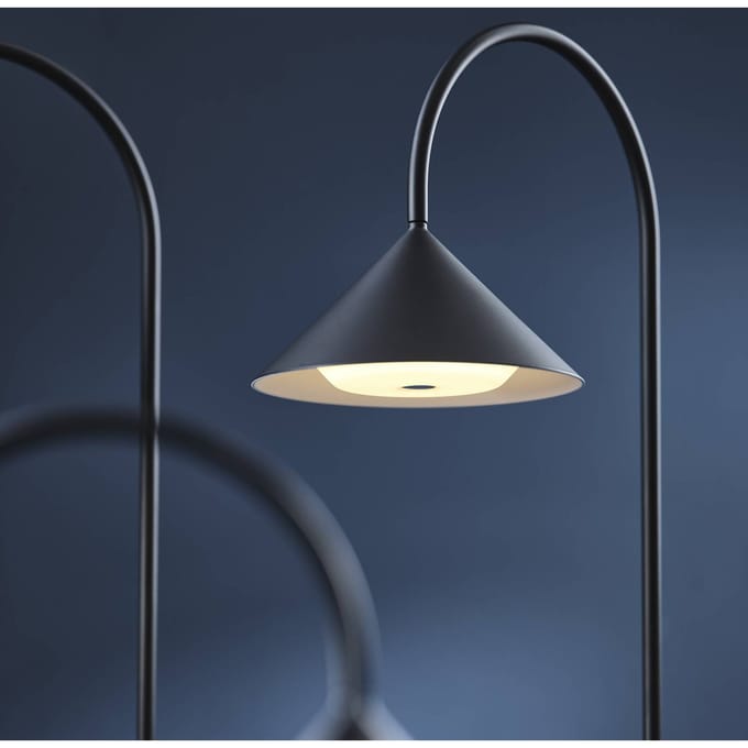 FRANDSEN LED vloerlamp op accu Grasp, zwart, 72 cm, metaal