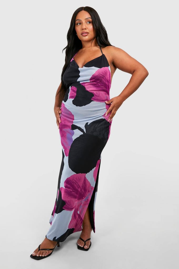 boohoo Dames Plus Halterneck Low Back Printed Maxi Jurk | Babyblauw | Maat: 56