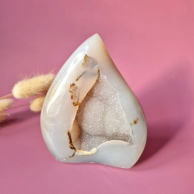 Druzy Grijze Agaat Druppelvormige Drop / Flame Staande Edelsteen Kristal - #37 455g.