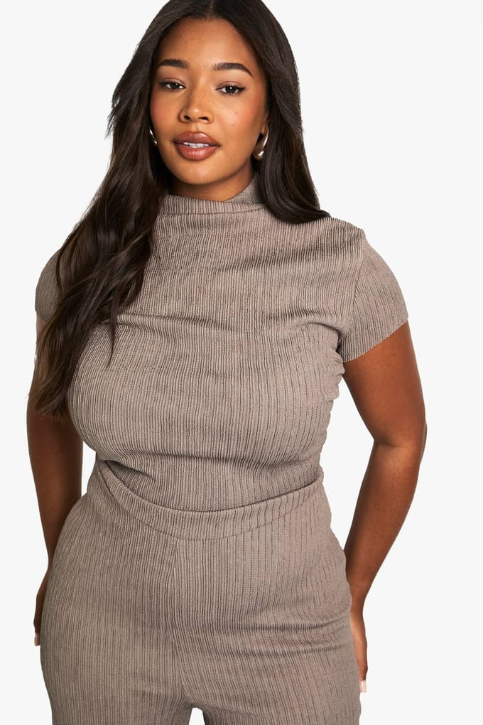 boohoo Dames plus ripple textuur hoge kraag jumpsuit | Mocha | Maat: 26