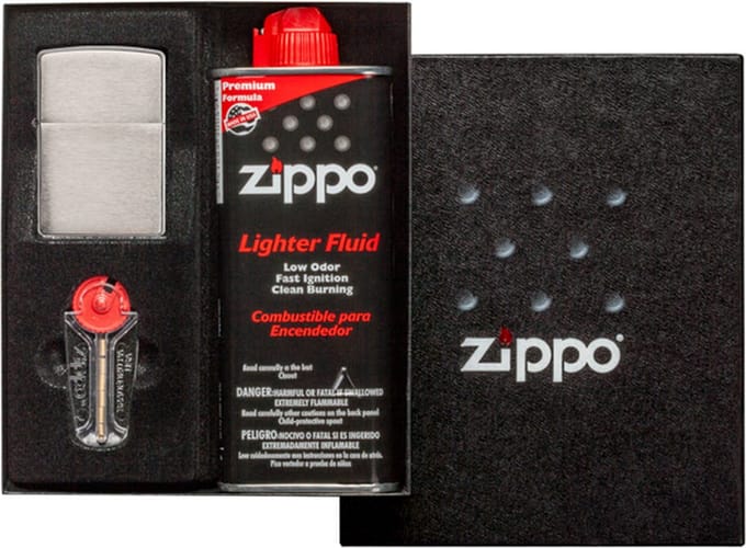 Zippo Brushed Chrome Aansteker, Benzine en Flints Gift Set