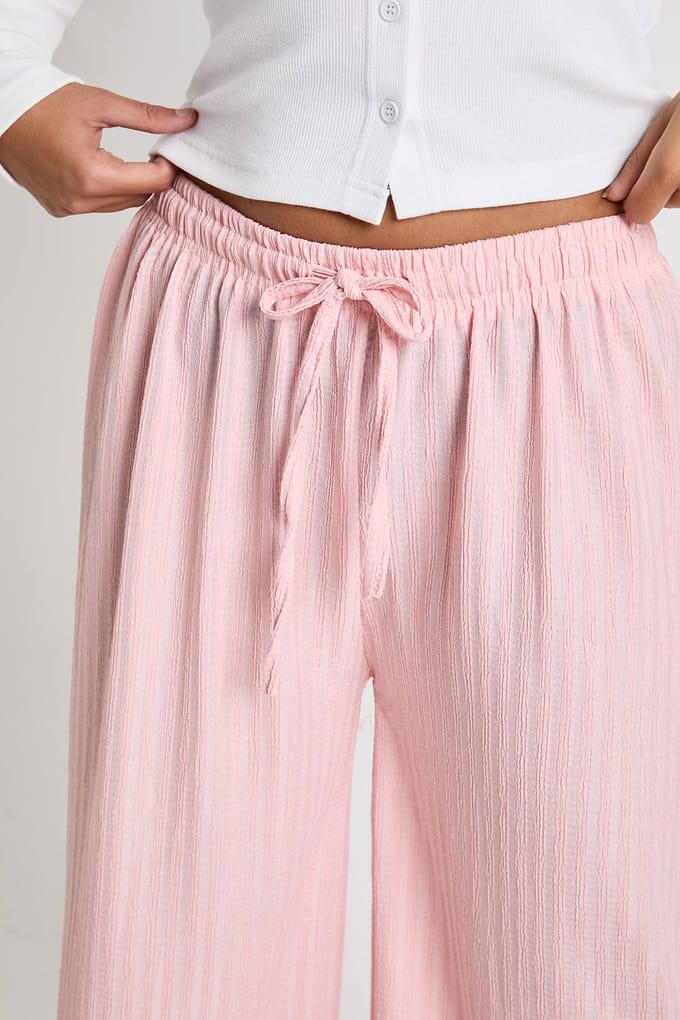 boohoo Dames Getextureerde broek met wijde pijpen | Roze | Maat: Small/Medium