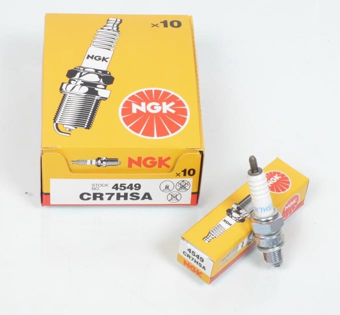 Bougie d'allumage NGK pour Scooter Sym 50 Symphony Sr 2011 Neuf
