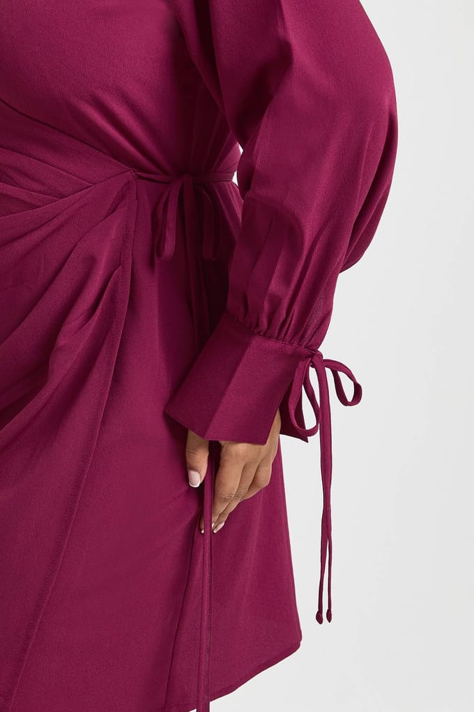 boohoo Dames Plus Geweven Wikkel Strik Midaxi Jurk | Pruim | Maat: 48