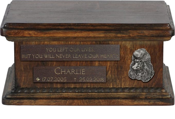 Houten urn voor poedel as, gepersonaliseerd met gravure