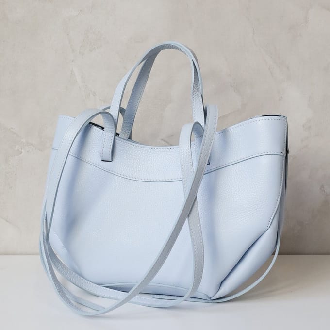 Luka – pastelblauwe leren shoudertas dames