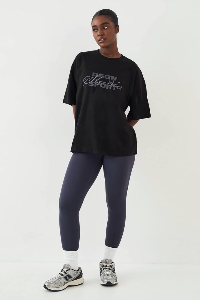 Dames DSGN Studio Sport Oversized T-Shirt | Black | Maat: XS