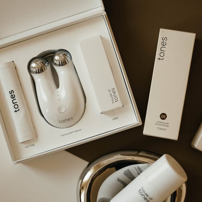 House of Tones Elevate microstroom gezichtsapparaat, kit met Hydroglow gel