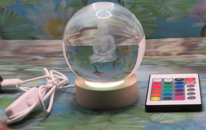 Kristal ontstoor bol 3D Boeddha 8 cm