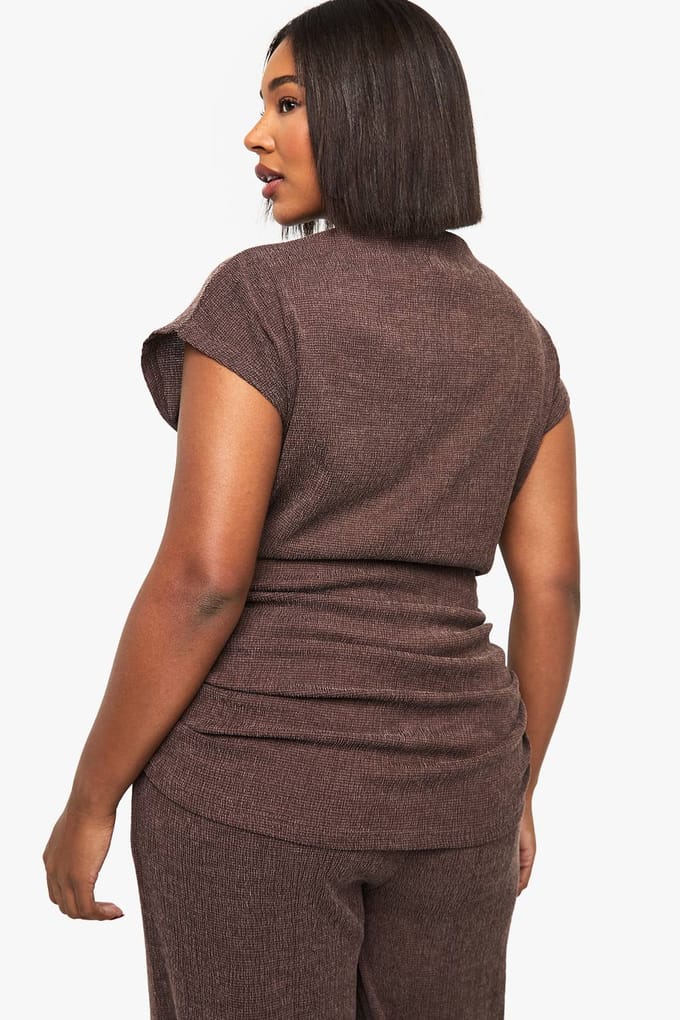 boohoo Dames Plus gerafelde asymmetrische top | Chocoladebruin | Maat: 50