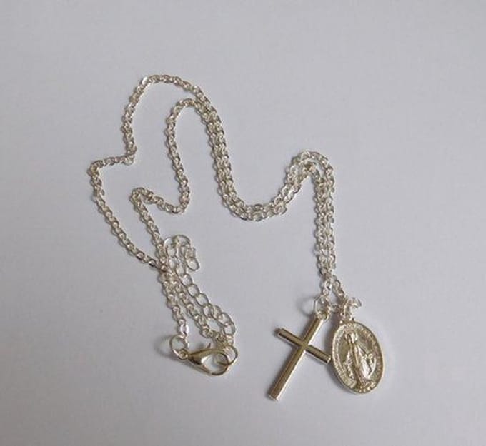 Ketting met hanger Maria en kruisje zilverkleur