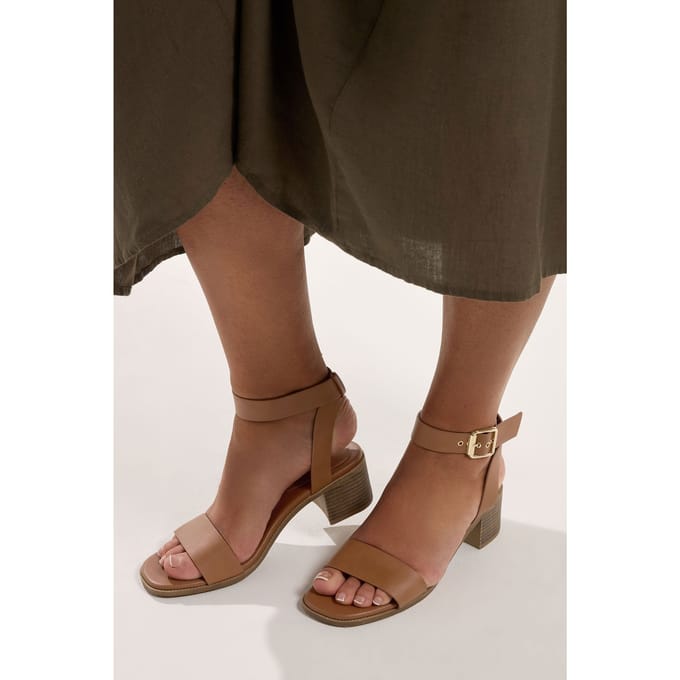 Yours Bruine Sandalen Van Imitatieleer Met Blokhak In Brede Epasvormsize 42E