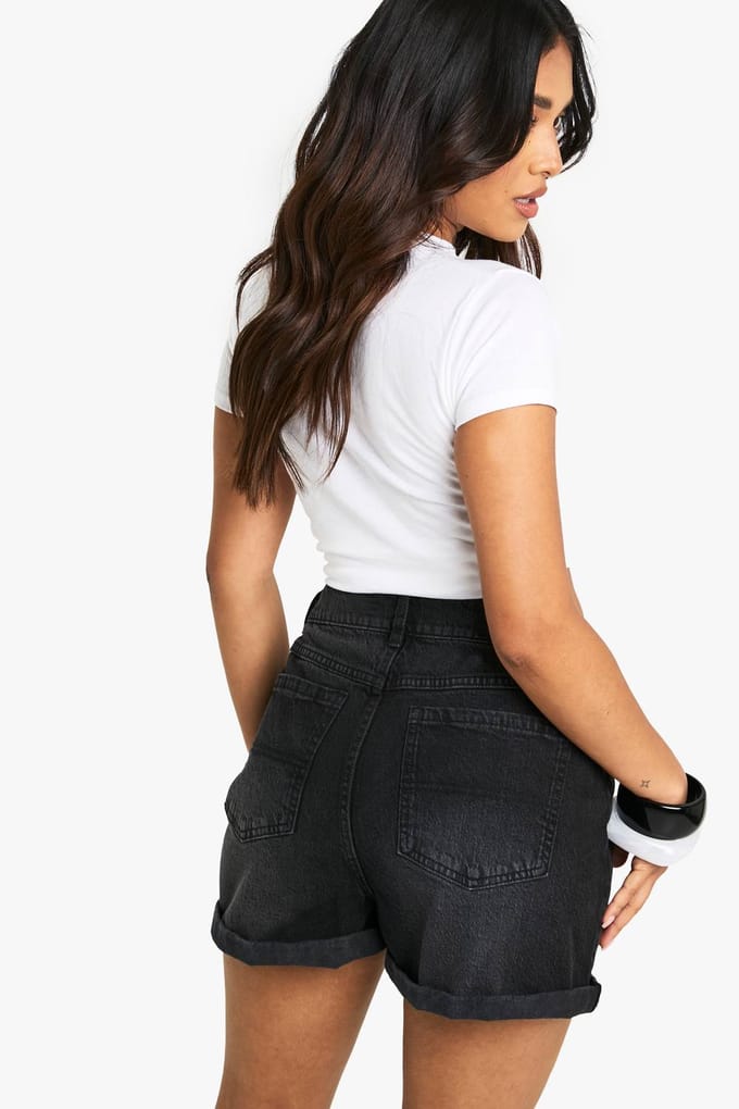 boohoo Dames Petite Denim Mom Short | Washed Black | Maat: 44