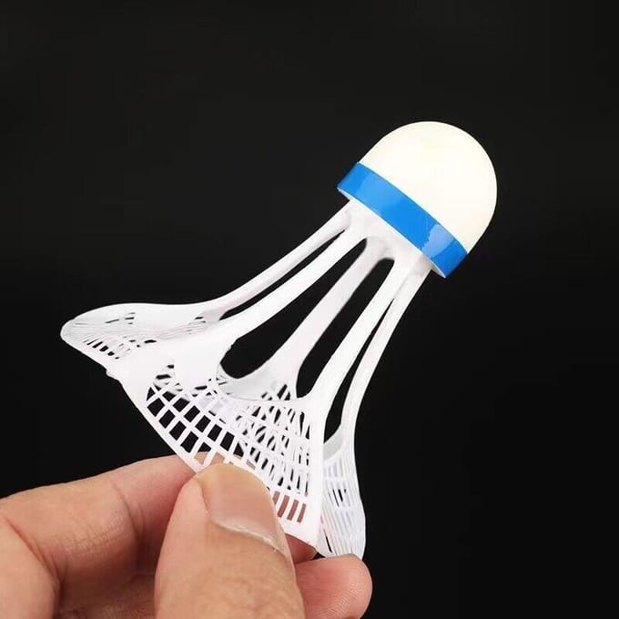 1PCS Winddichte Badminton Nylon Plastic Professionele Training Super Duurzaam Voor Het Spelen Buiten Ballen Trainingsballen wit