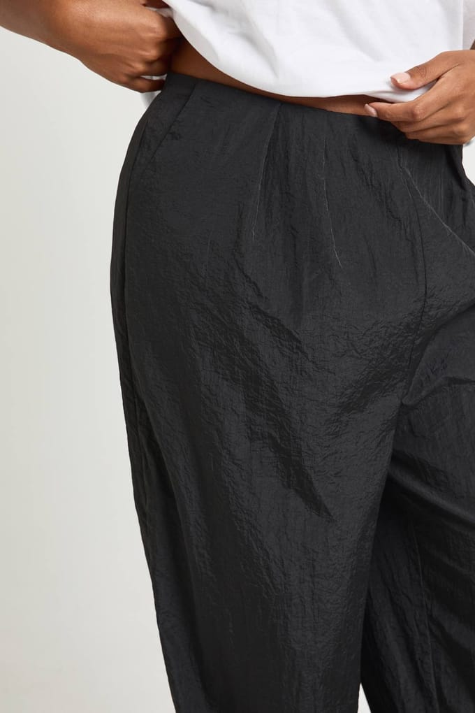 boohoo Dames Plus Nylon PlooiDetail Cargo Broek | Washed Khaki | Maat: 18