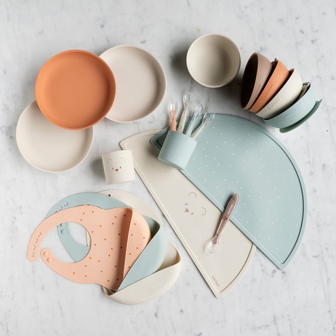 Nattou SILICONE Slabbetje met Opvangbakje - 21 cm - Klei