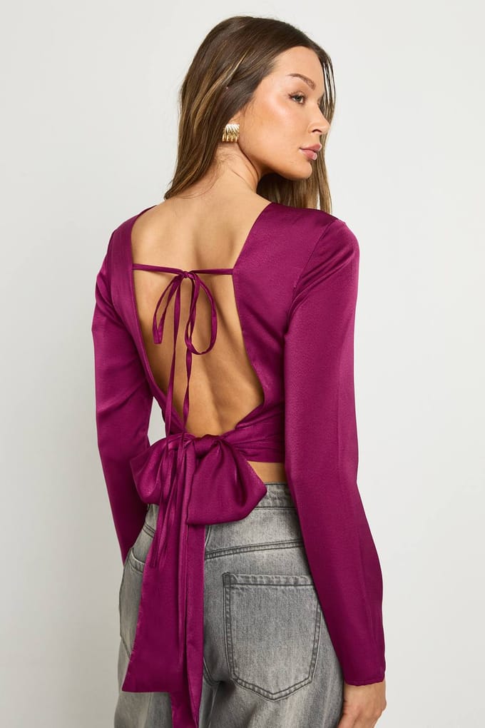 boohoo Dames Getextureerde satijn top met strik aan de rug | Plum | Maat: 14