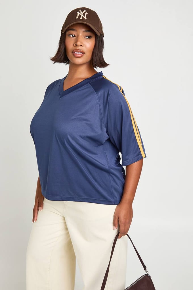 boohoo Dames Plus gestreepte voetbaltop | Marineblauw | Maat: 48