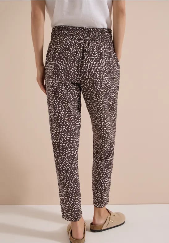Mid Waist Slim Leg broek in Loose Fit