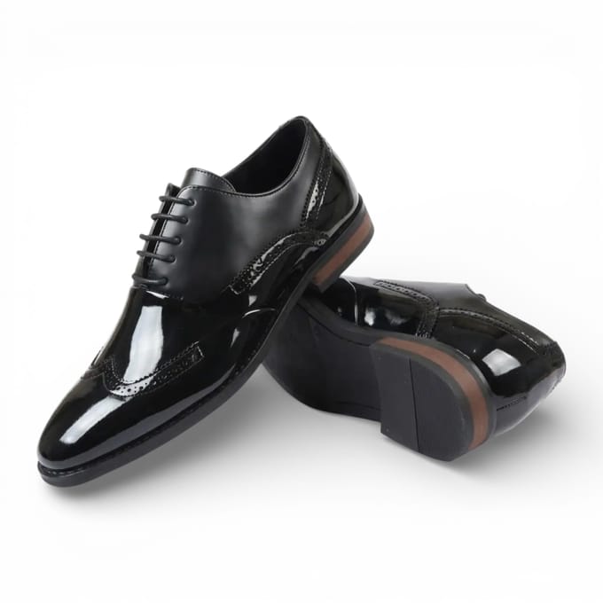 Zwarte herenschoenen van lakleer met vleugelneus (PV-model)