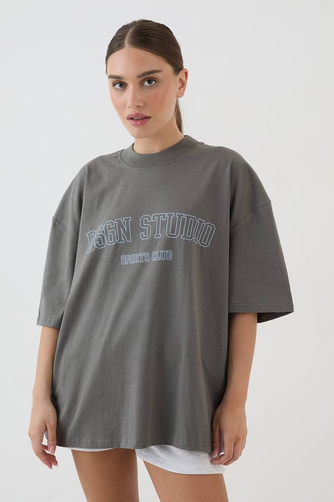 Dames Dsgn Studio Sports Club Zwaargewicht Oversized T-shirt | Houtskool | Maat: Medium