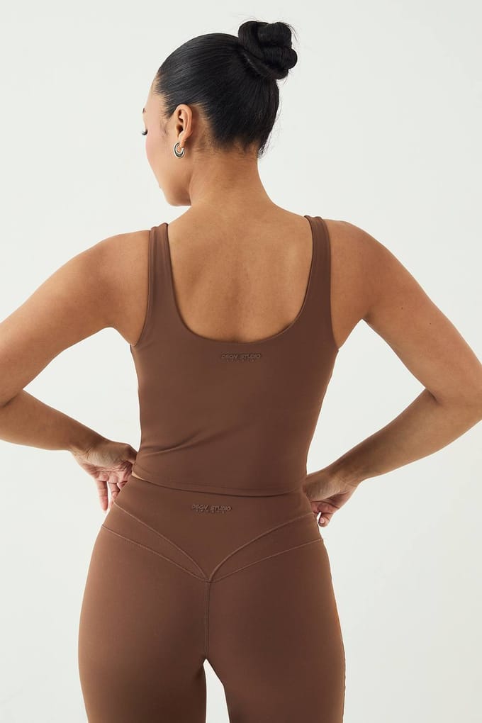 Dames Dsgn Studio Ultra Sculpt Diepe Halslijn Longline Sport-bh | Mokka | Maat: Medium