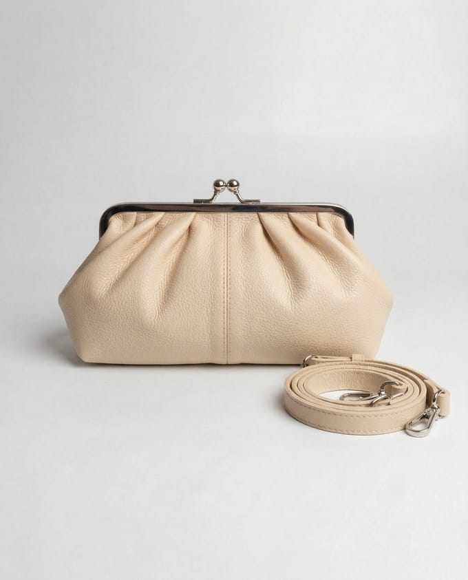 Bag2Bag Leren Elegante Schoudertas met een vintage touch Bulzi - Cream