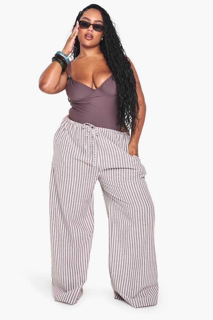 boohoo Dames PLUS RESIN TRIM ZWEMKOSTUUM | Chocoladebruin | Maat: 56