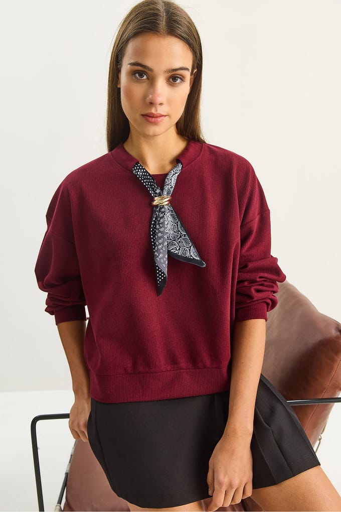 Ronde Hals Geribd Sweatshirt met Sjaal Accessoire Detail