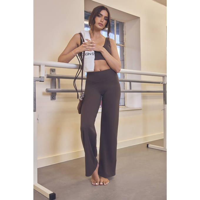 Dames DSGN Studio Ultra Sculpt Rechte Pijp Broek | Espresso | Maat: Medium
