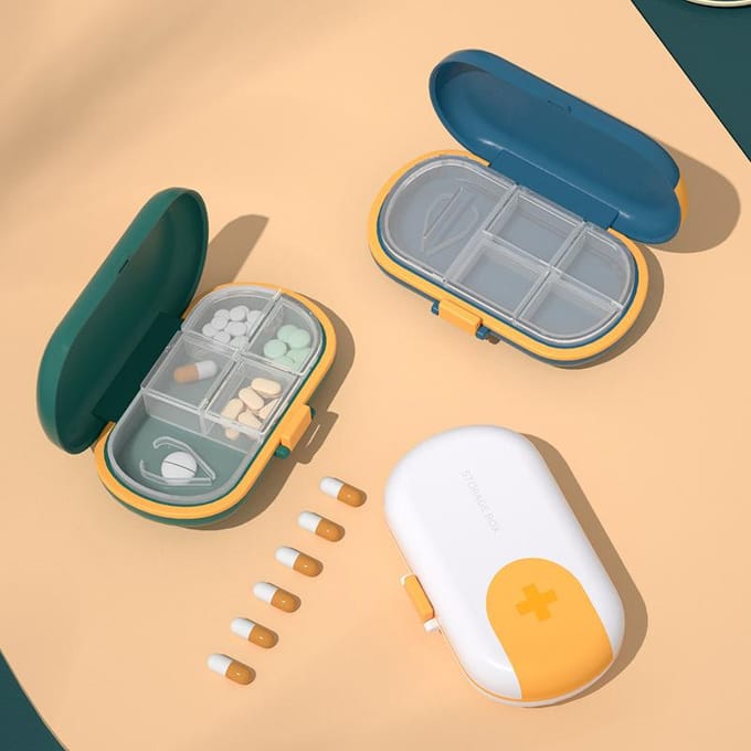 Draagbare 4-rooster reispillendoos met pillensnijder Organizer Pillendoos Medicijnopslagcontainer Medicijntabletten Plastic pillendozen roze
