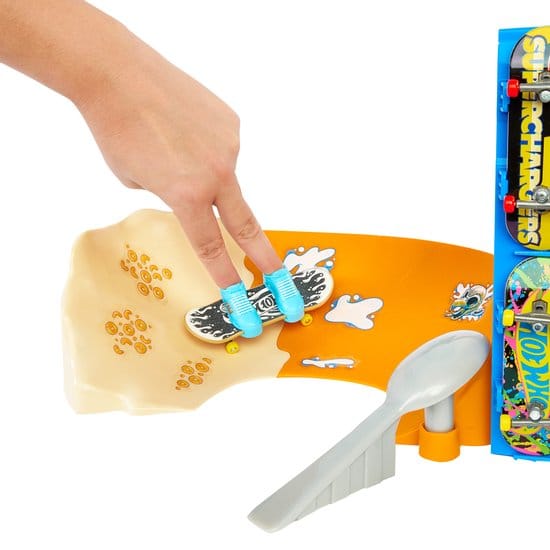 Hot Wheels Skate Tony Hawk Cereal Skate Bowl Fingerboard Set