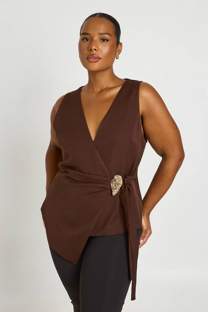 boohoo Dames Plus Vest Met Tailledetail En Sierbies | Chocoladebruin | Maat: 44