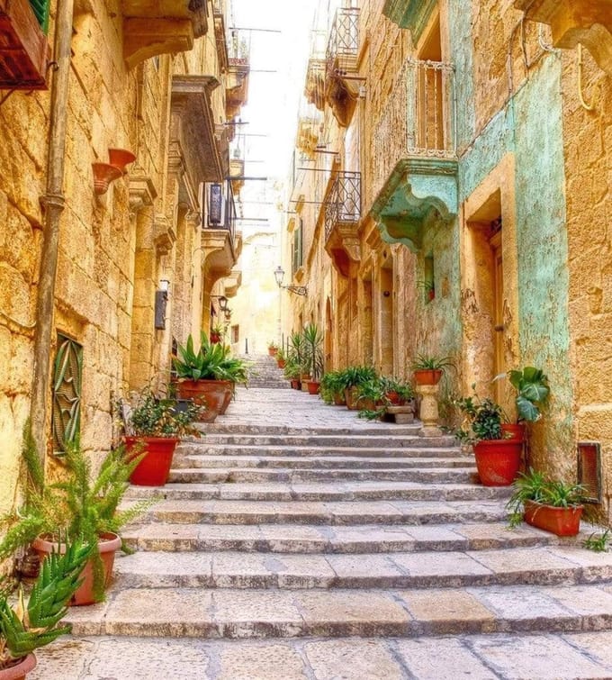 Fotobehang - Narrow Street 225x250cm - Vliesbehang