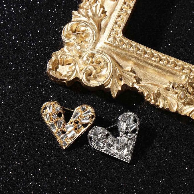 Nouvelles broches en strass pour femmes, exquises, rétro, petites et mignonnes, accessoires de mode argenté