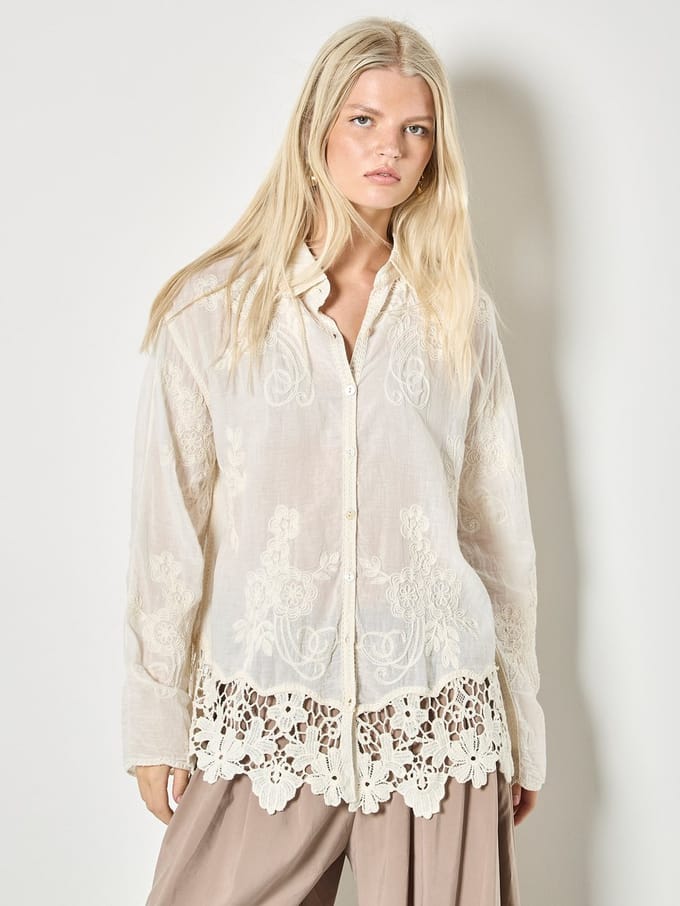 Oversized shirt van geborduurd mesh-kant