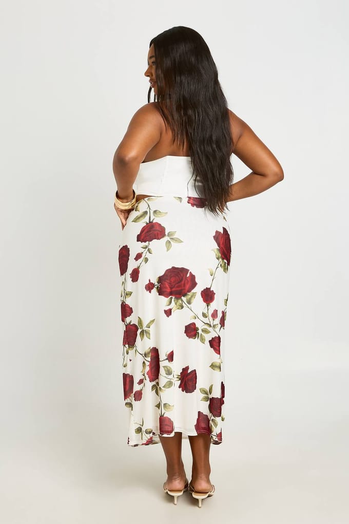 boohoo Dames Plus Rozenprint Mesh Midaxi Rok | Ivoor | Maat: 46